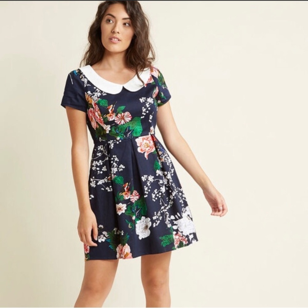 Mod Cloth Sunny Girl Navy Floral Record Time Collared Dress size Medium.